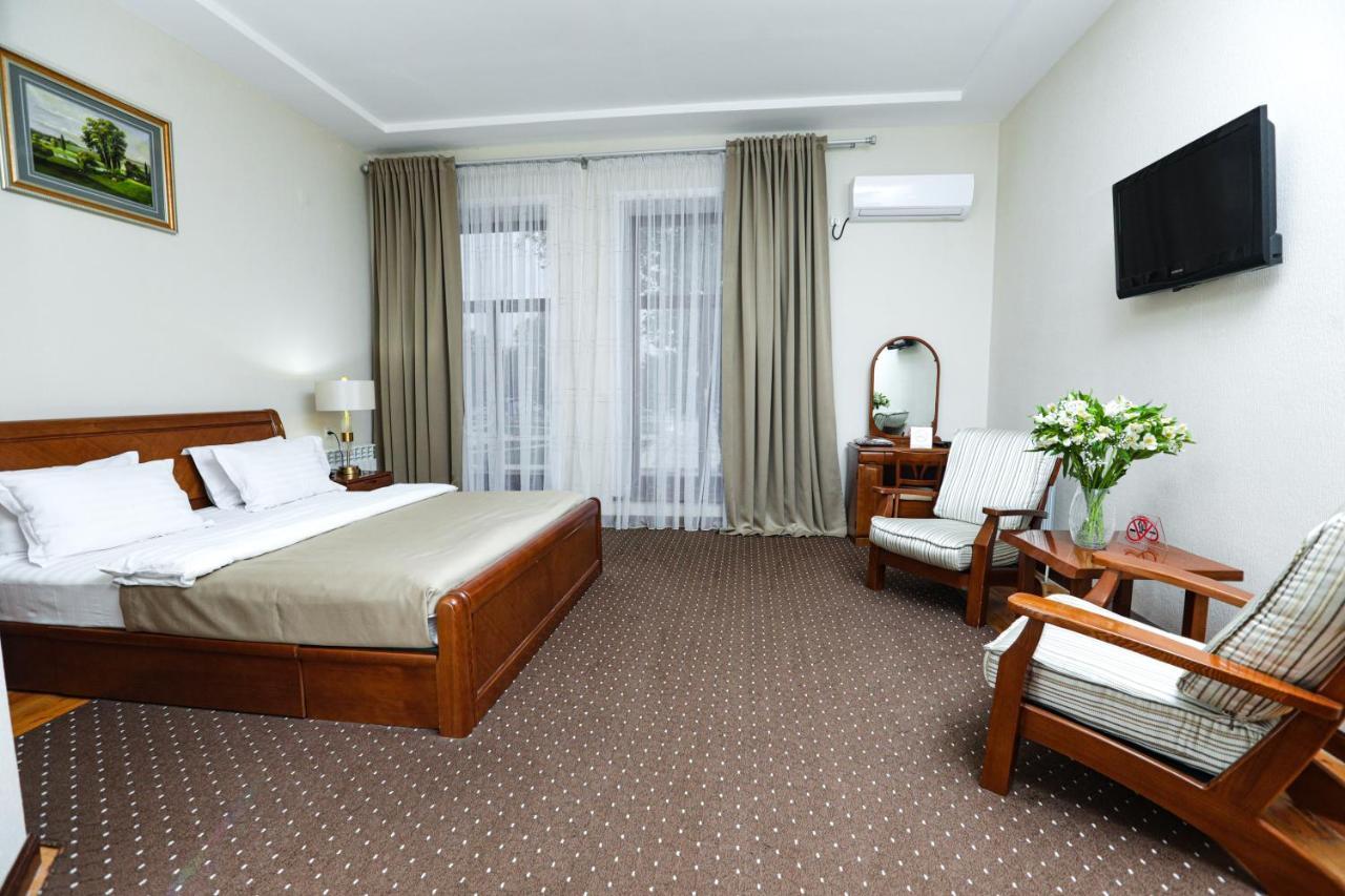 Khujand Grand Hotel Exterior foto